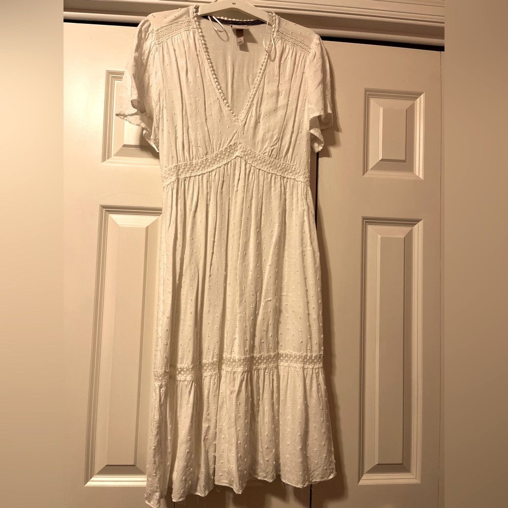 Cute, white flattering, summery dress